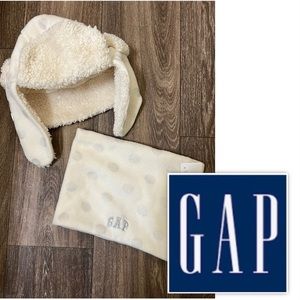 GAP Kids/Youth Cream and Silver Poka Dot Sleeve Hat & Muff Set.